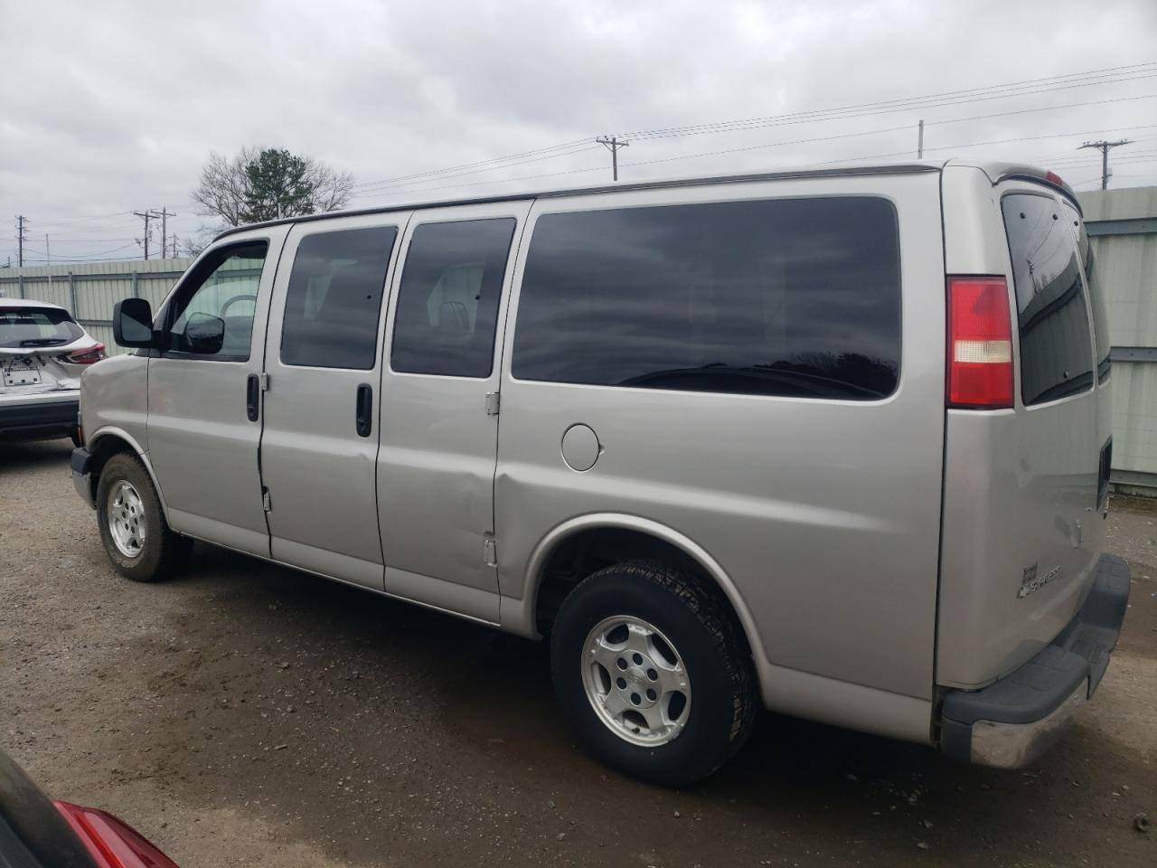 2005 Chevrolet Express - Image 2