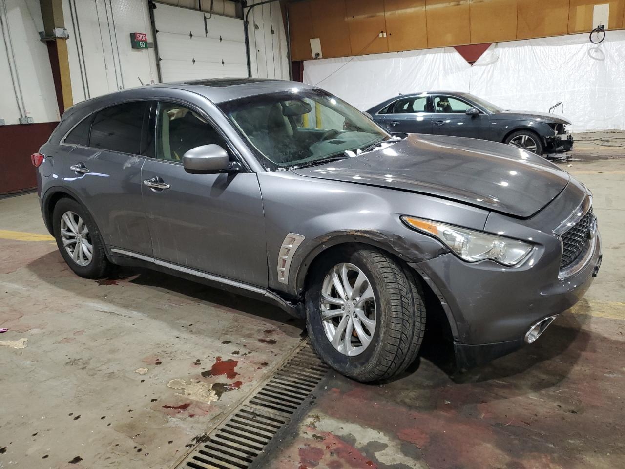 2017 Infiniti QX70 - Image 4