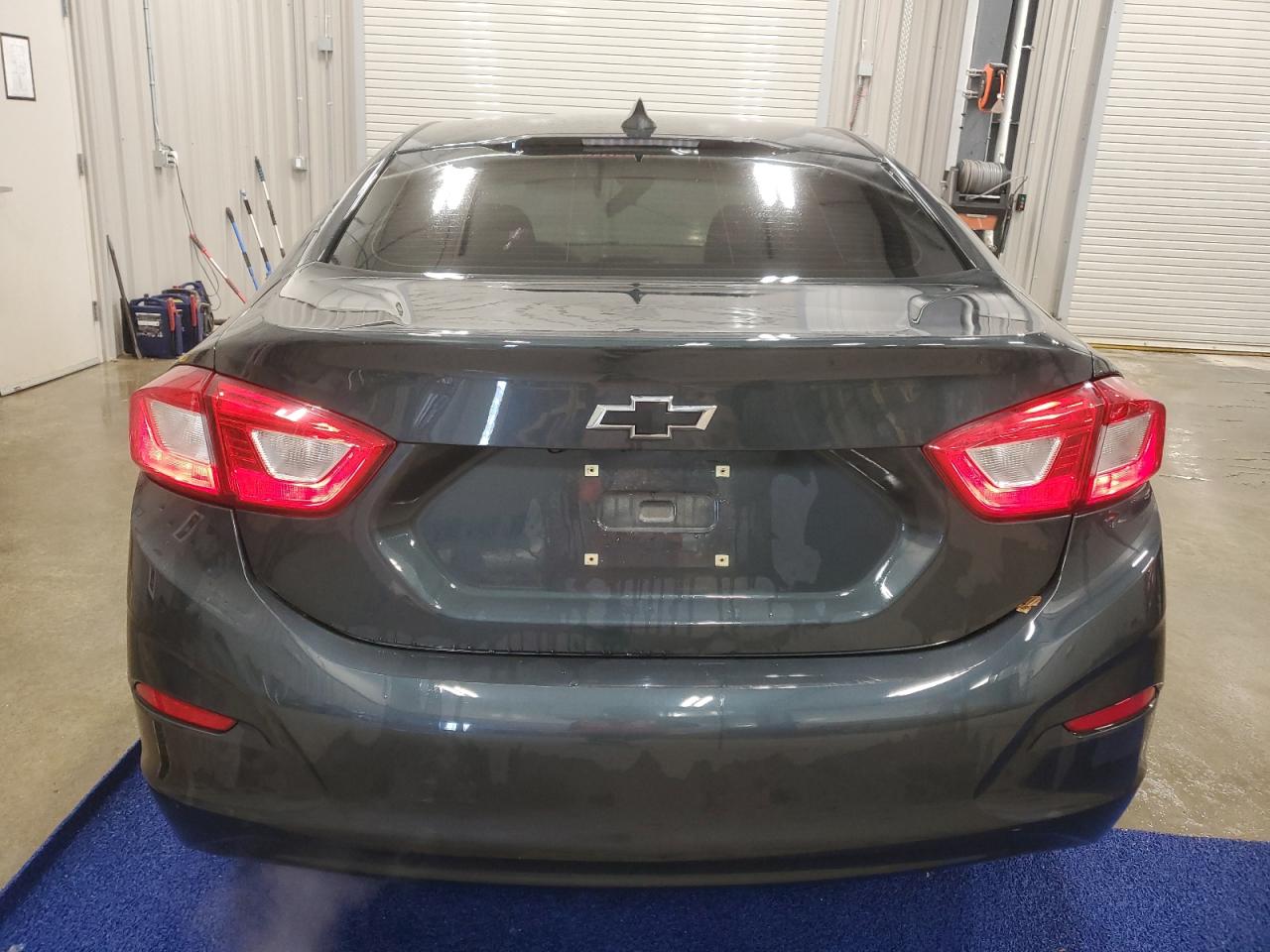2018 Chevrolet Cruze - Image 6