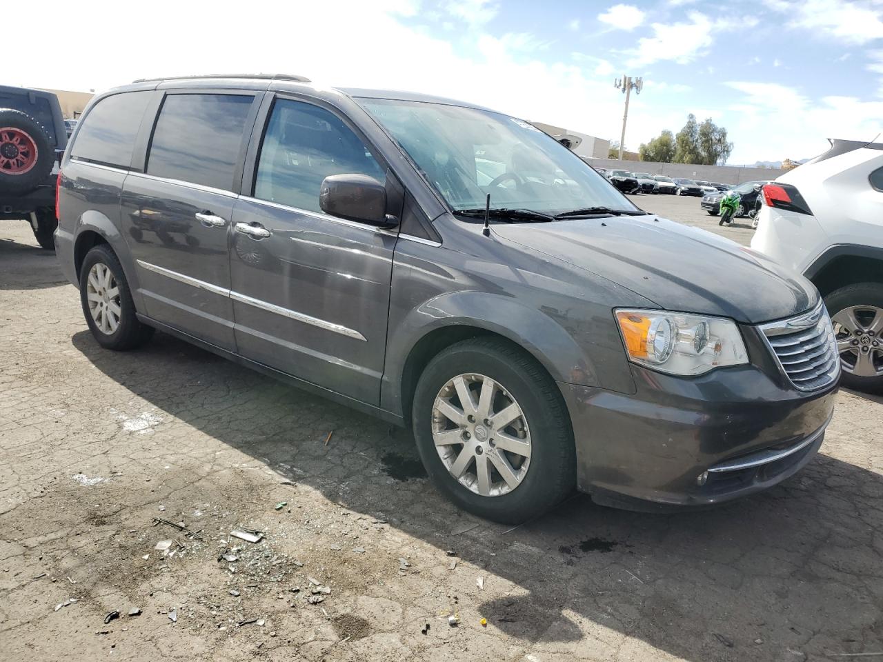 2016 Chrysler Town & Country - Image 4