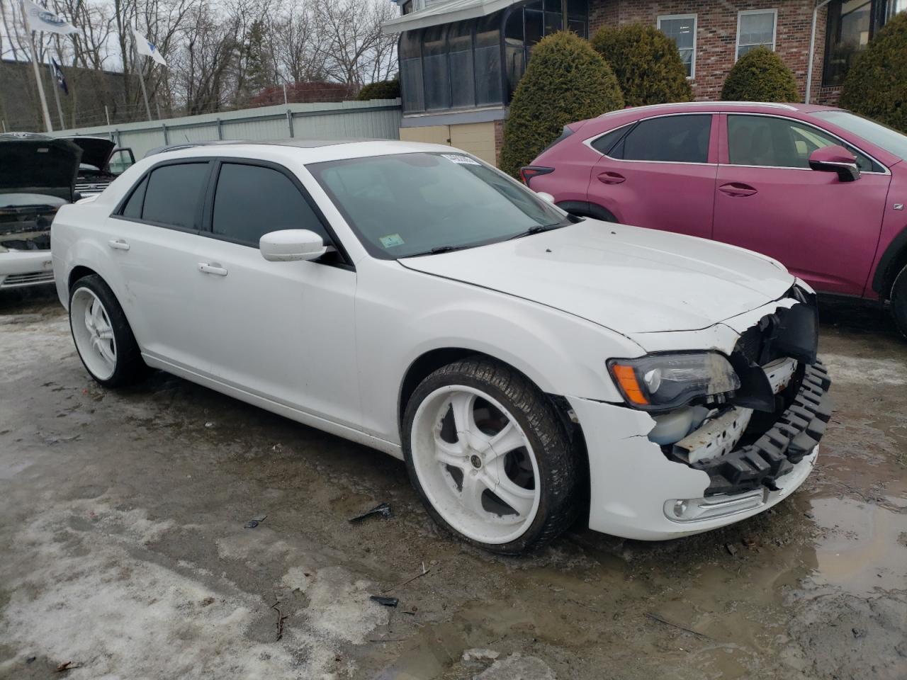2014 Chrysler 300 - Image 4