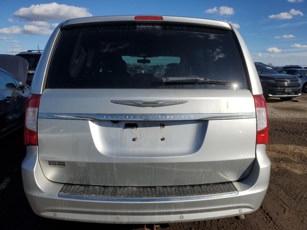2011 Chrysler Town & Country - Image 6
