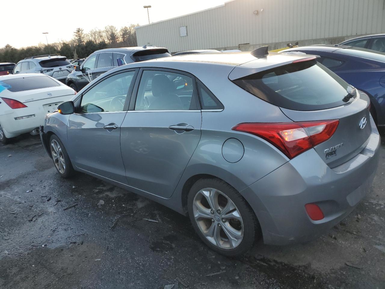 2013 Hyundai Elantra - Image 2