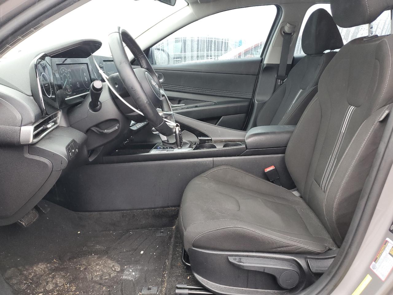 2022 Hyundai Elantra - Image 7