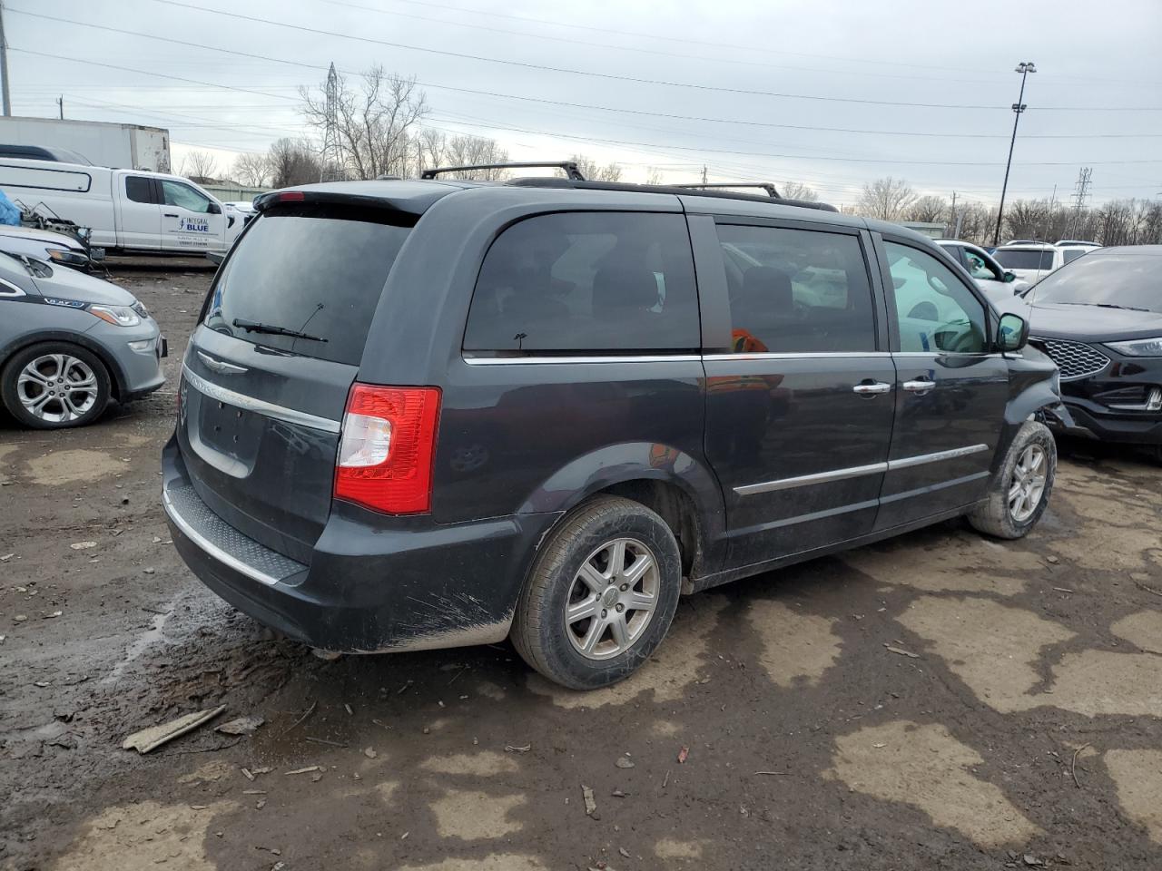 2011 Chrysler Town & Country - Image 3