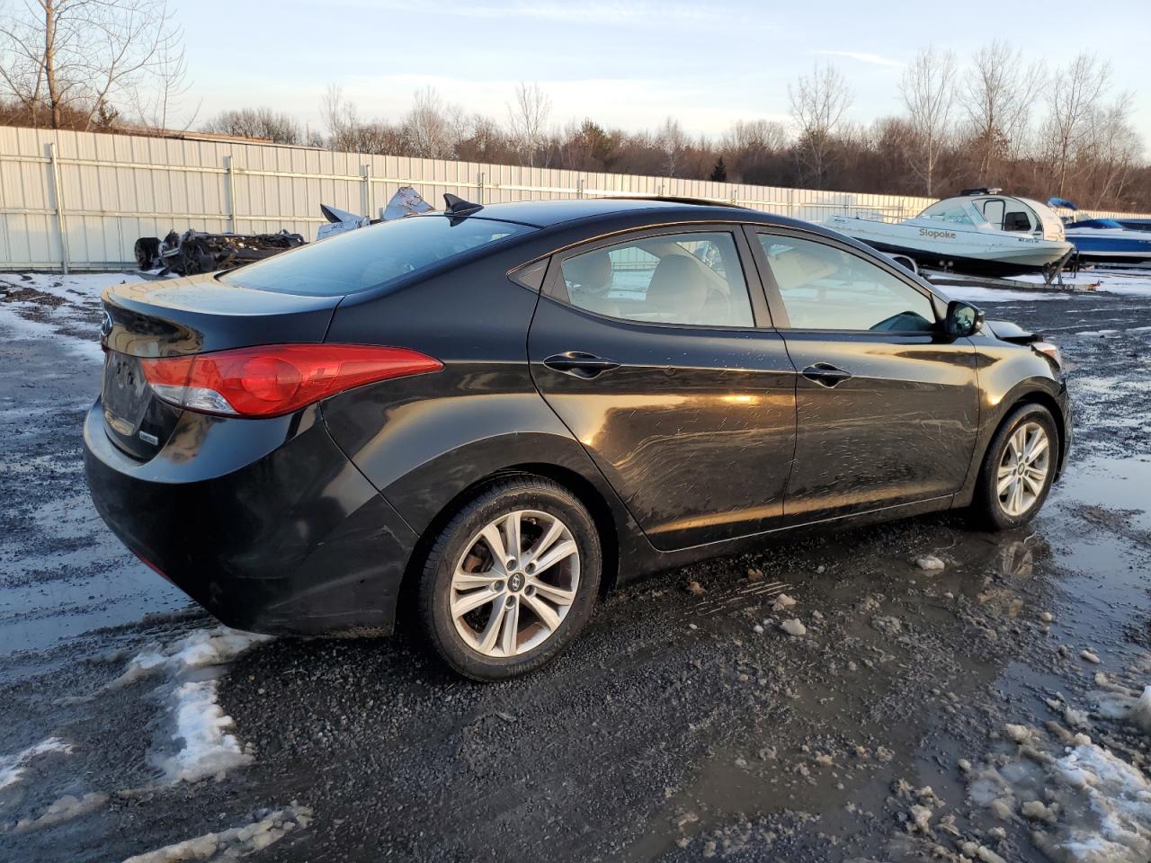 2012 Hyundai Elantra - Image 3