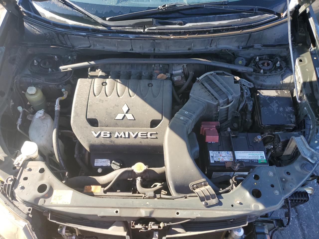 2008 Mitsubishi Outlander - Image 12