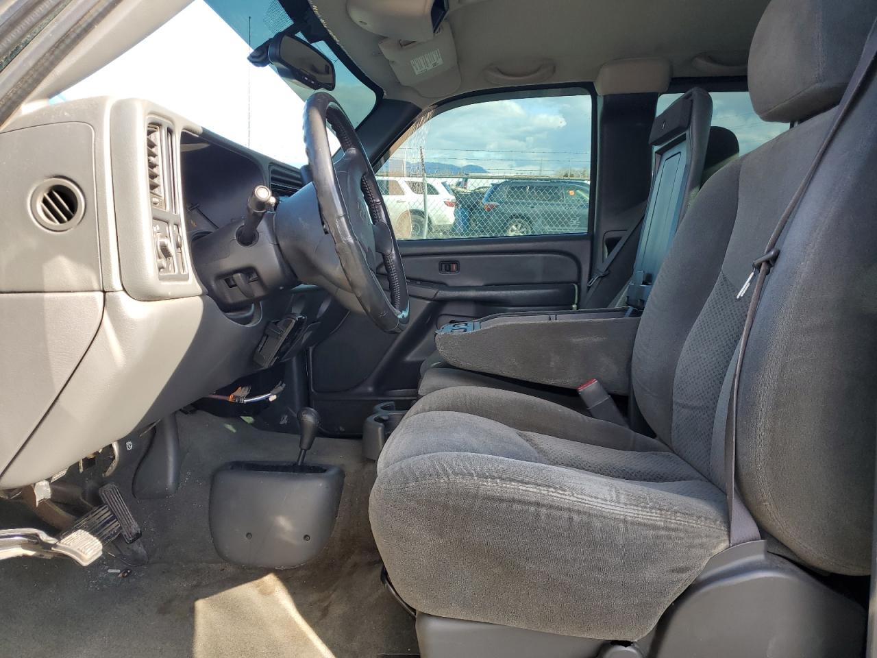 2004 Chevrolet Silverado - Image 7
