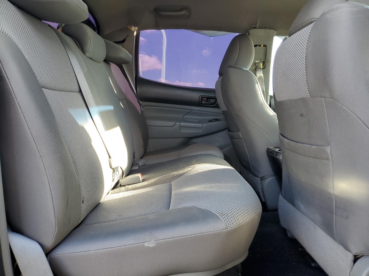 2015 Toyota Tacoma - Image 10