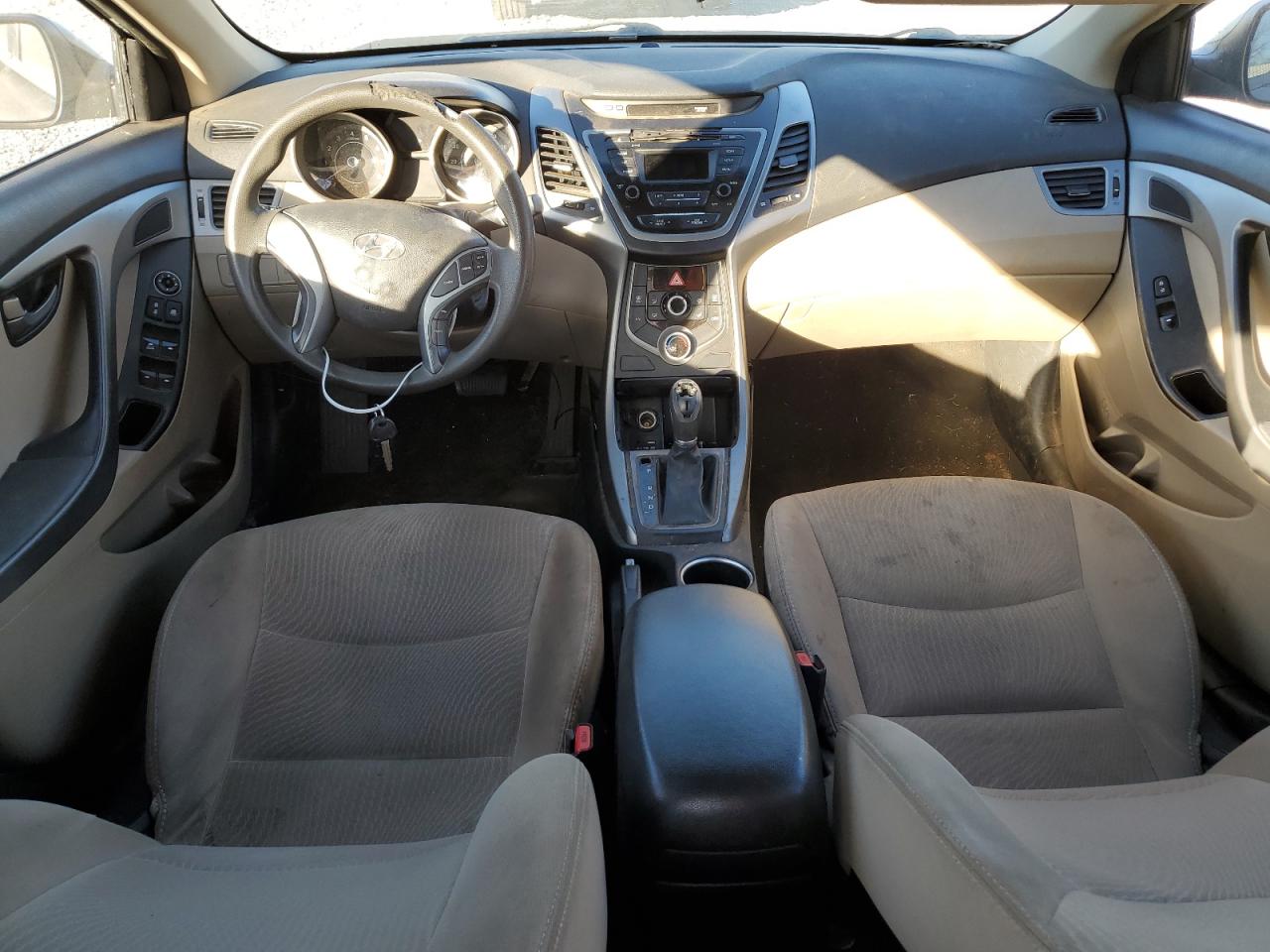 2016 Hyundai Elantra - Image 8