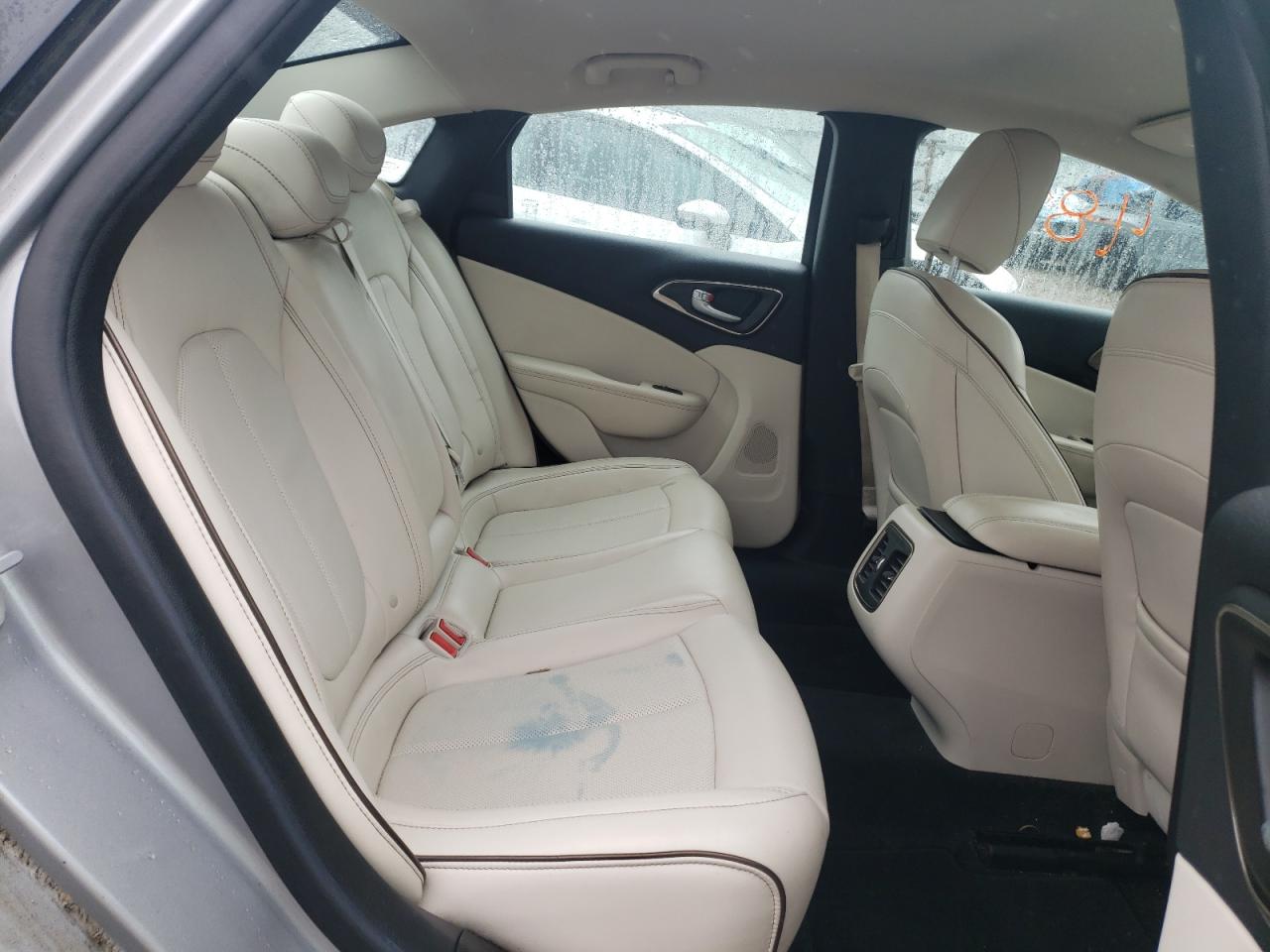 2015 Chrysler 200 - Image 10