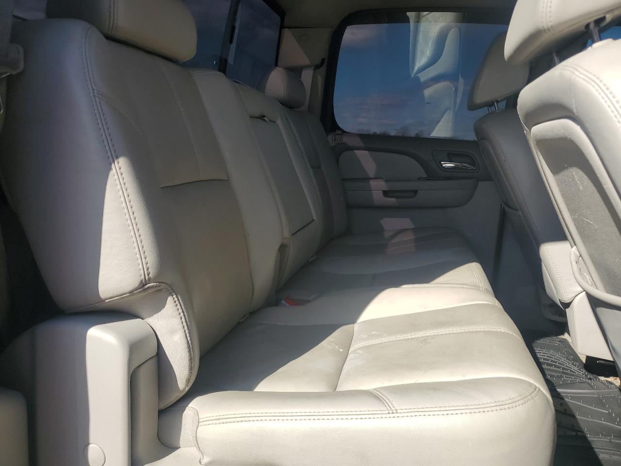 2007 GMC Sierra - Image 10