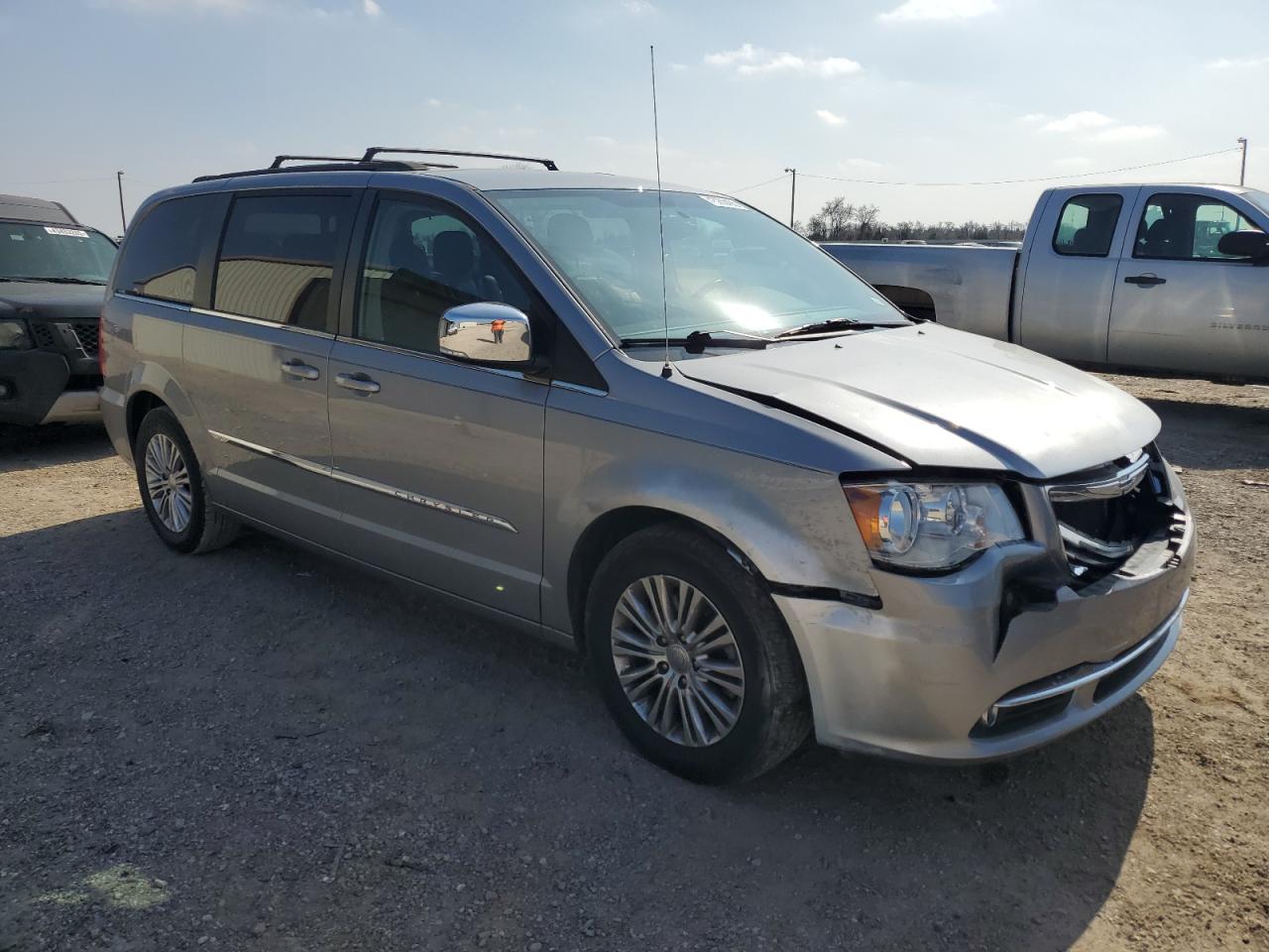 2015 Chrysler Town & Country - Image 4