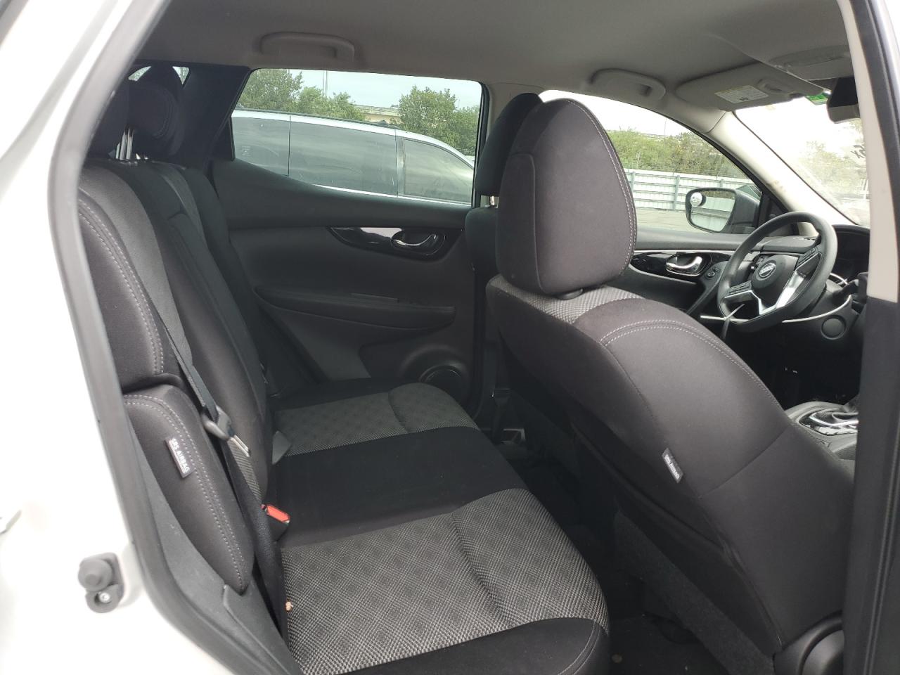 2020 Nissan Rogue - Image 11