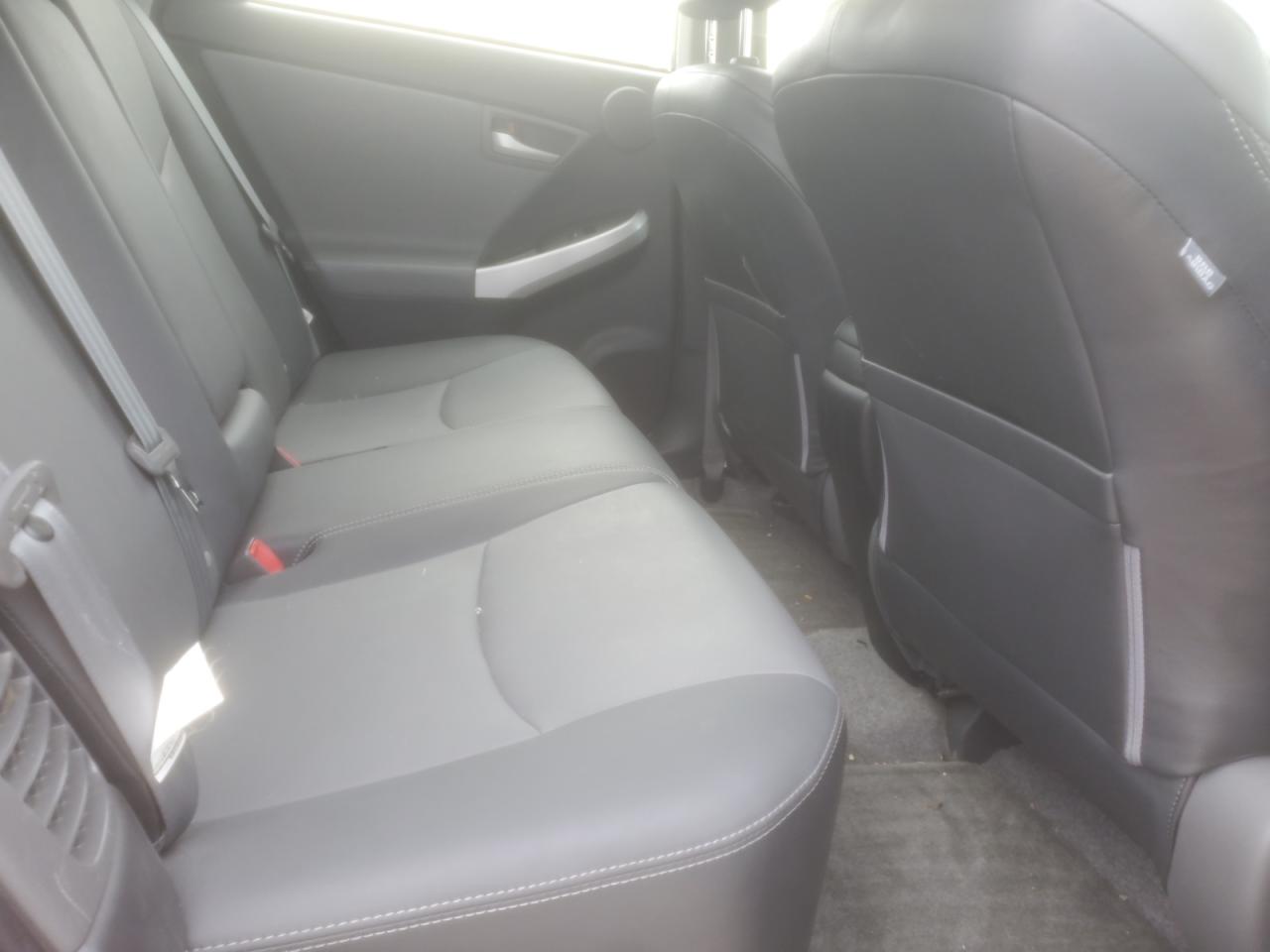 2013 Toyota Prius - Image 10
