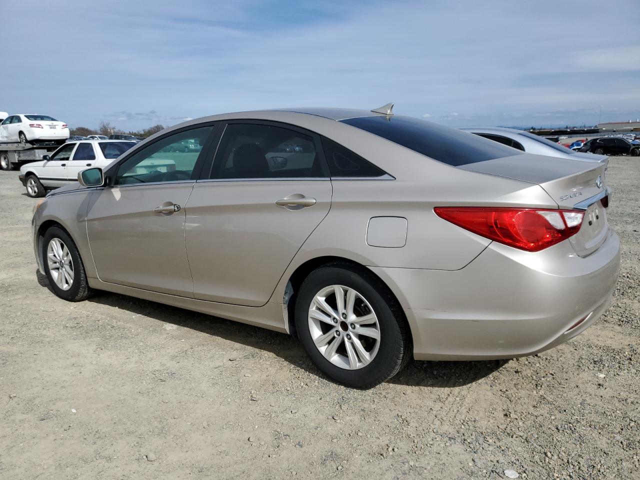 2011 Hyundai Sonata - Image 2