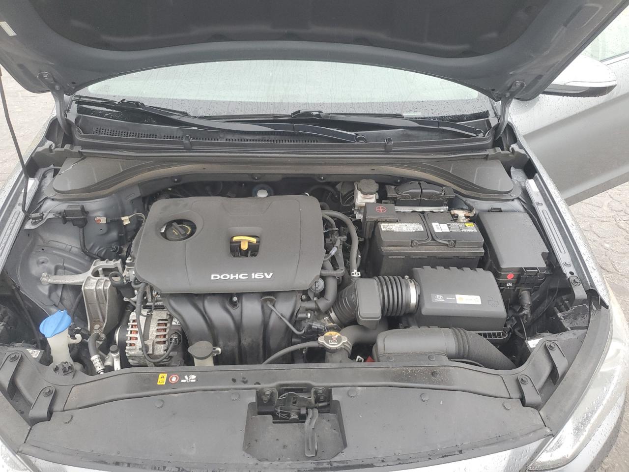2017 Hyundai Elantra - Image 13