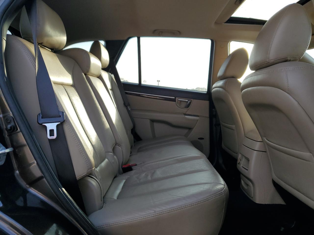 2011 Hyundai Santa Fe - Image 11