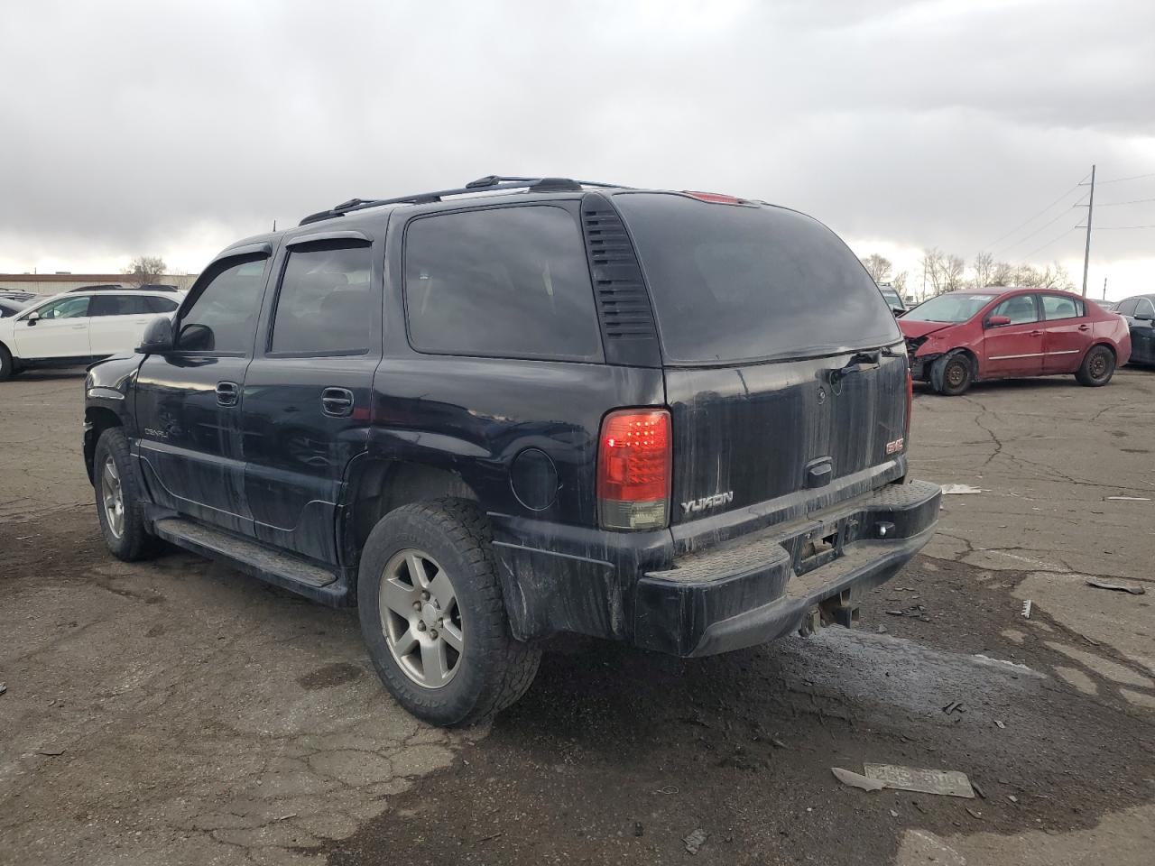 2004 GMC Yukon - Image 2