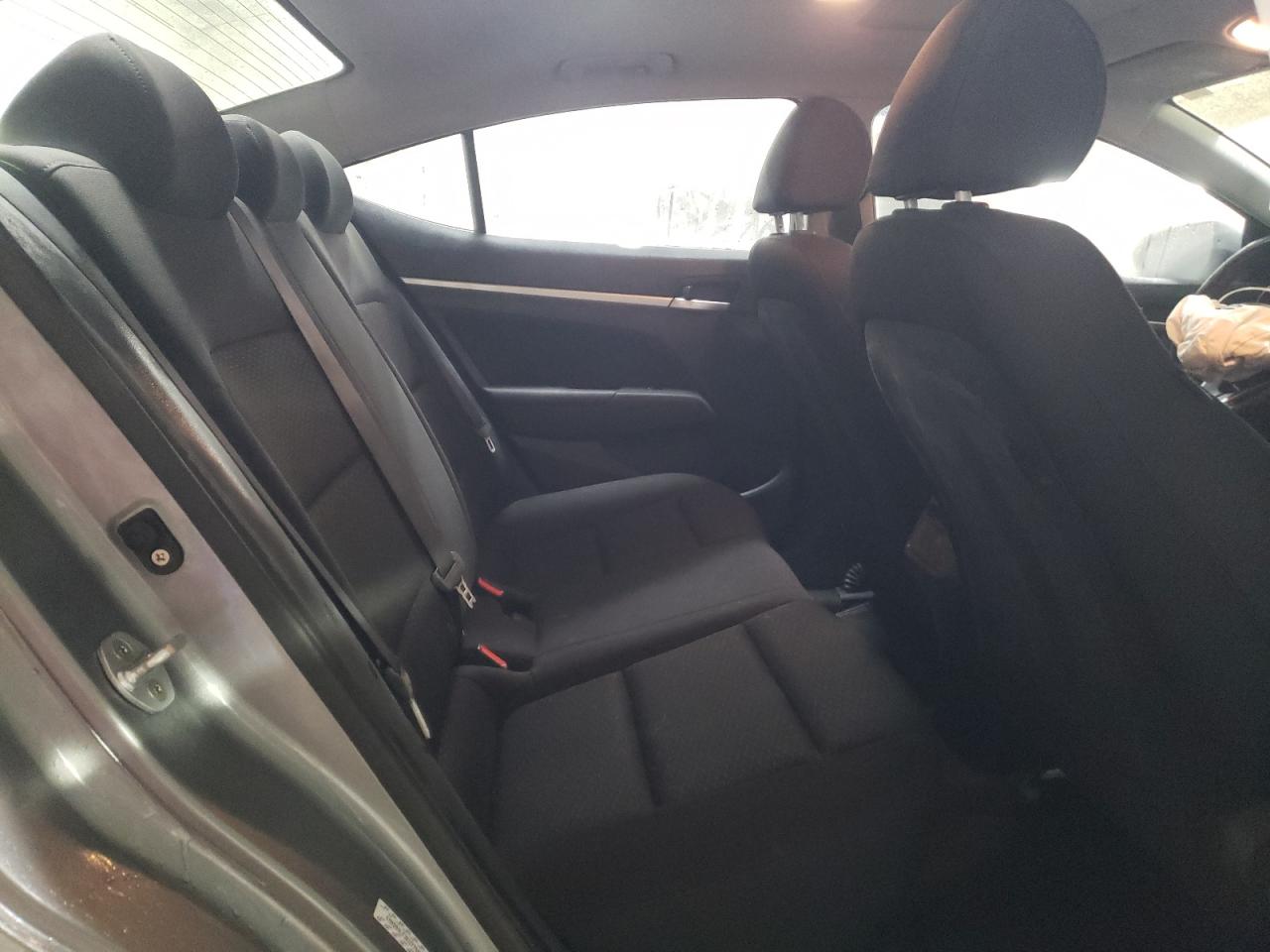 2019 Hyundai Elantra - Image 10
