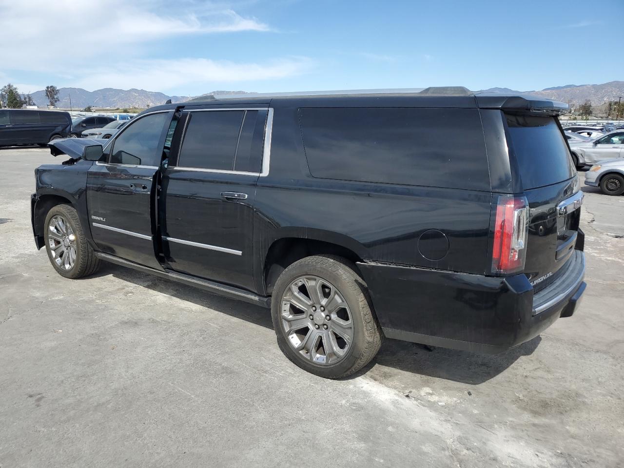 2016 GMC Yukon - Image 2