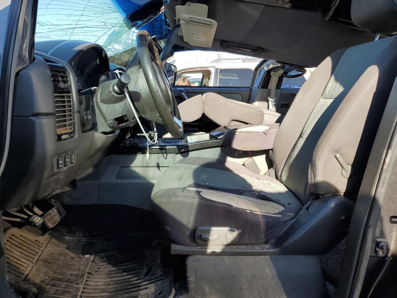 2005 Nissan Titan - Image 7