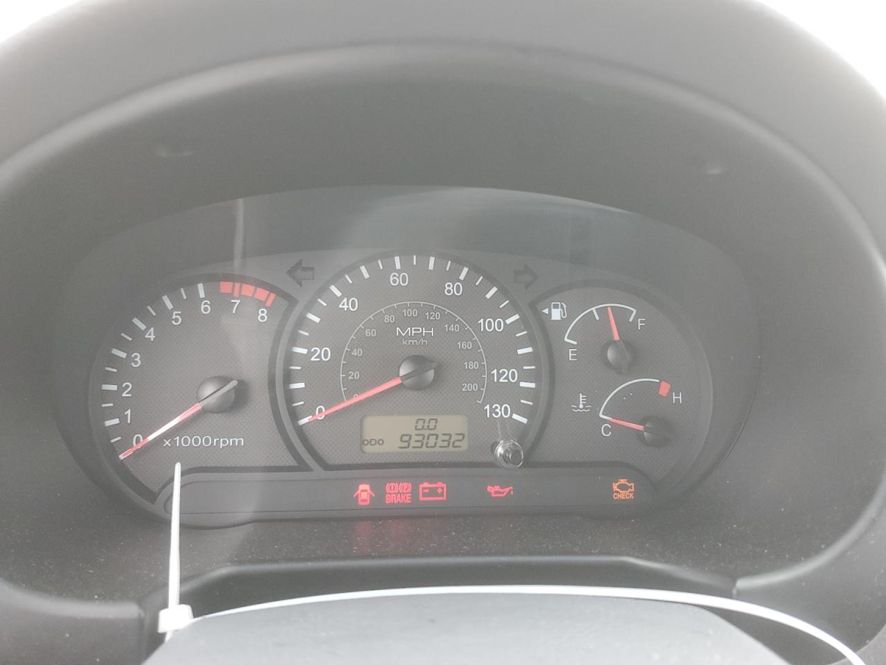 2005 Hyundai Accent - Image 9