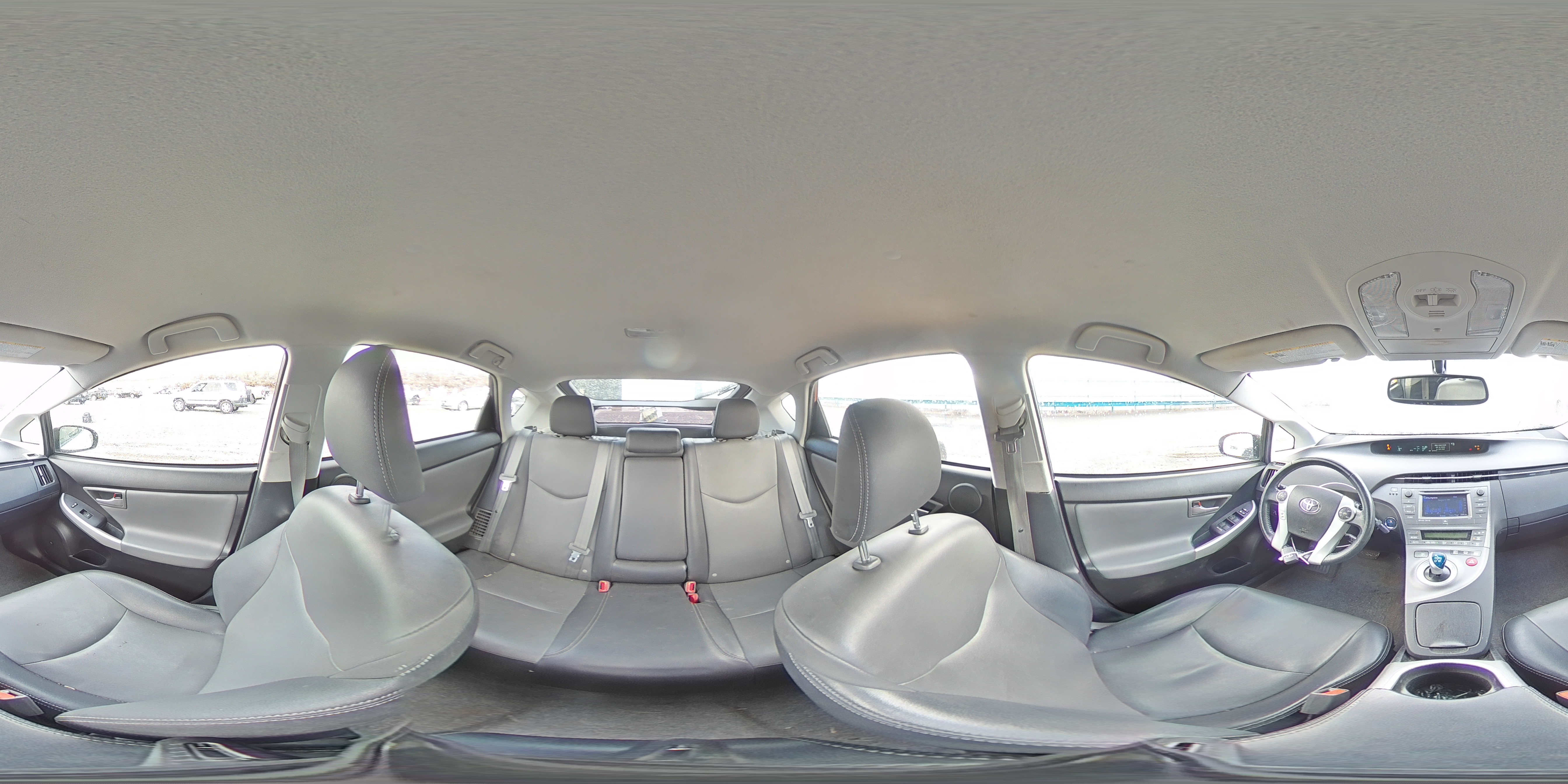 2015 Toyota Prius - Image 13