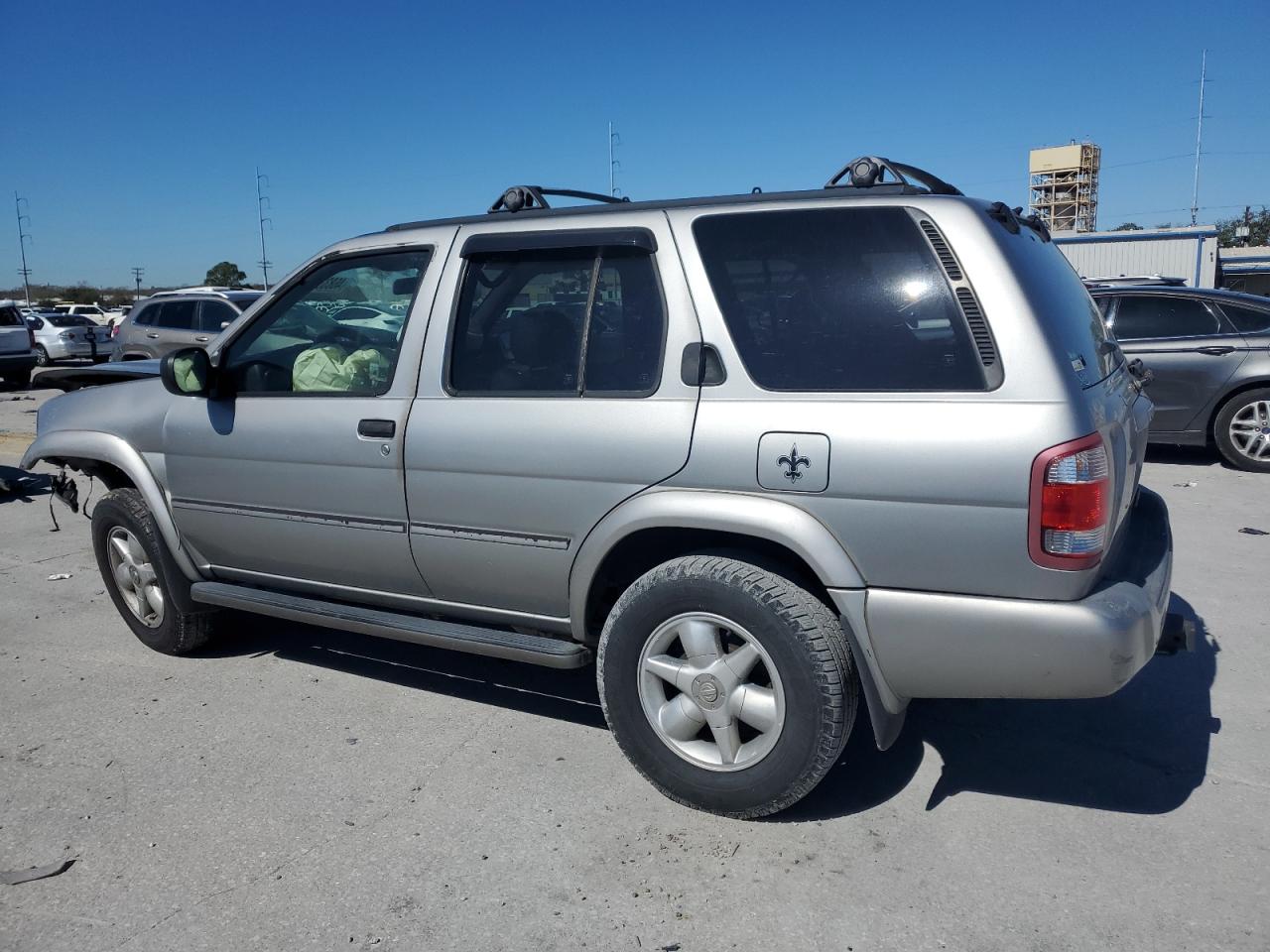 2000 Nissan Pathfinder - Image 2