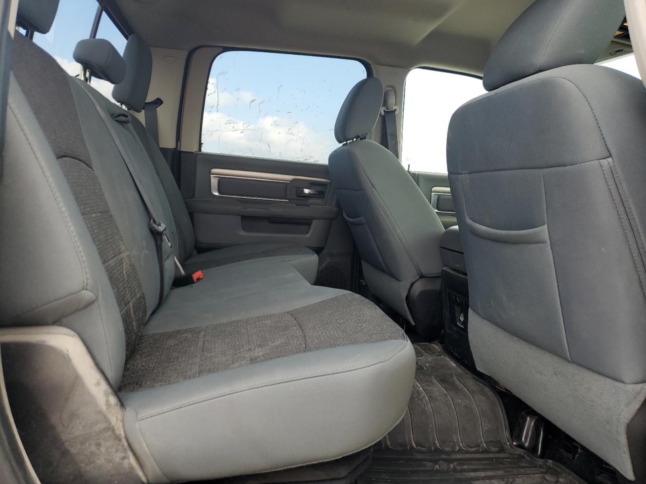 2015 RAM 1500 - Image 10