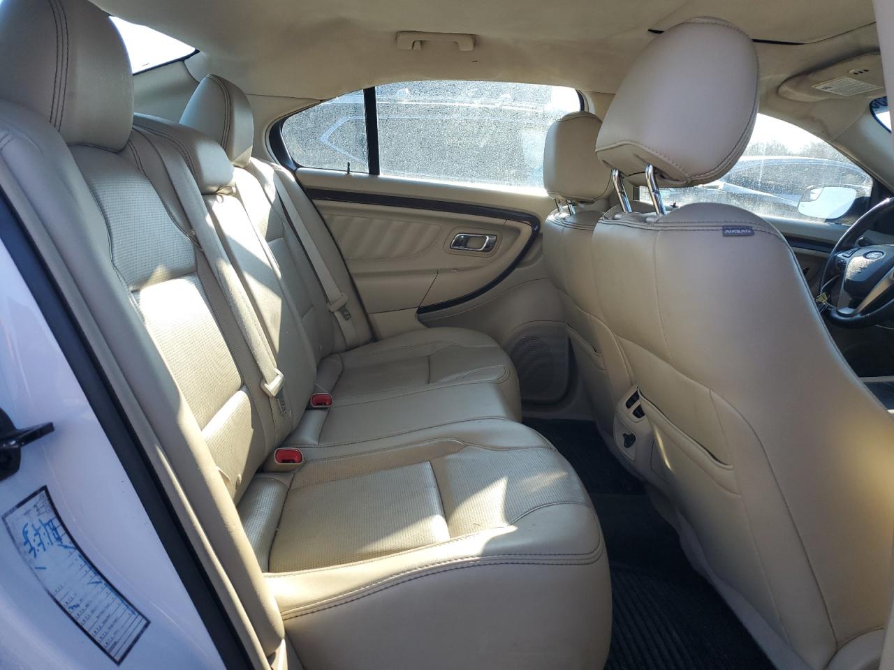 2015 Ford Taurus - Image 10