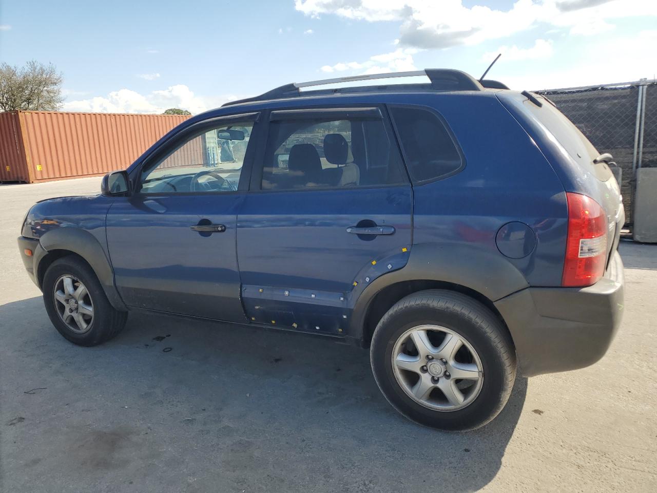 2005 Hyundai Tucson - Image 2