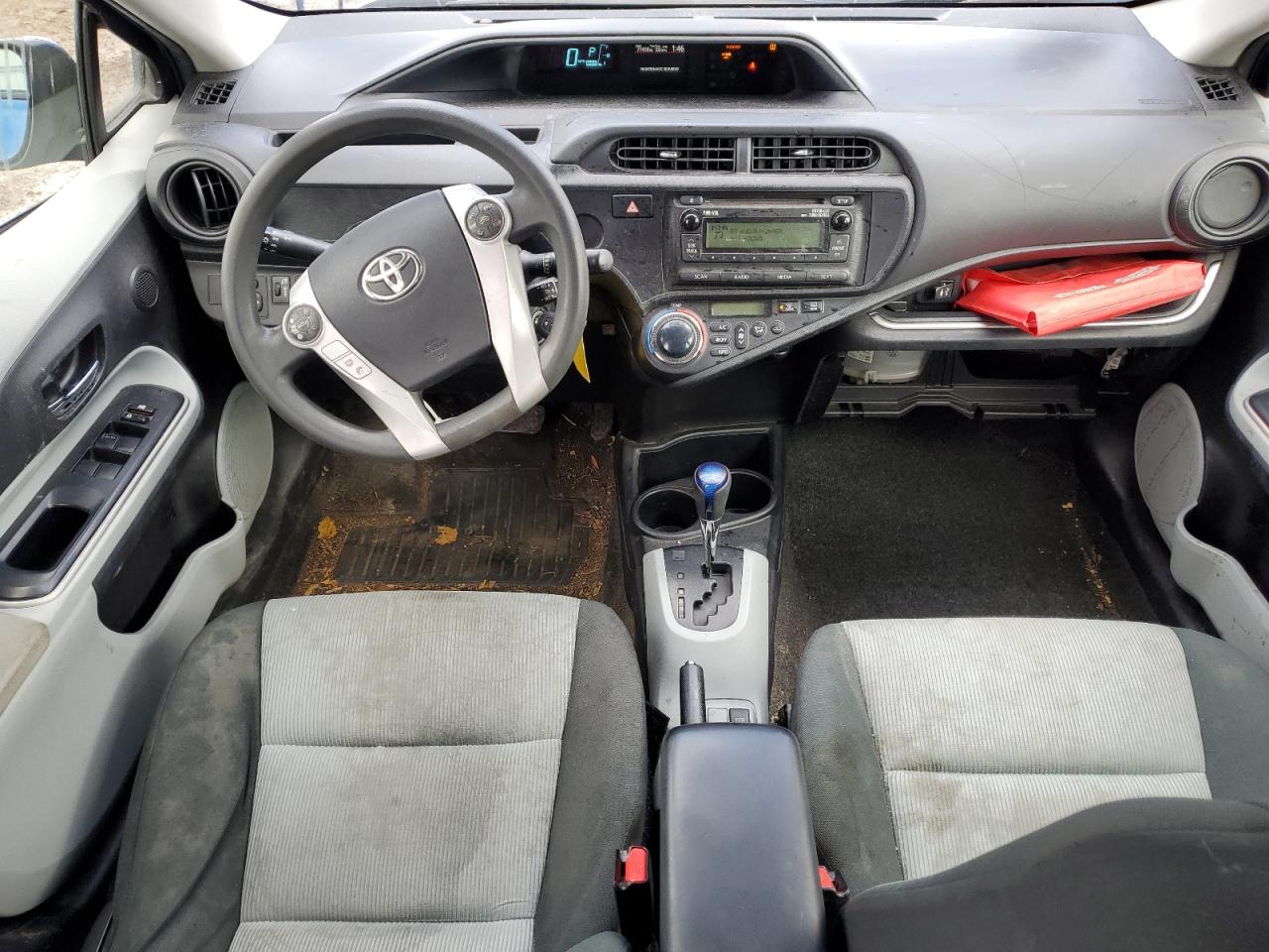 2014 Toyota Prius - Image 8