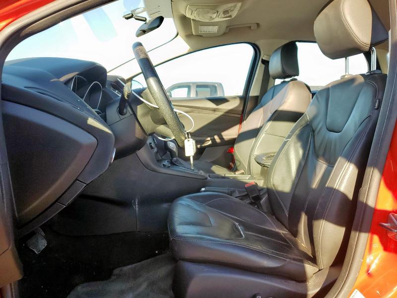  FORD FOCUS 2015 Червоний