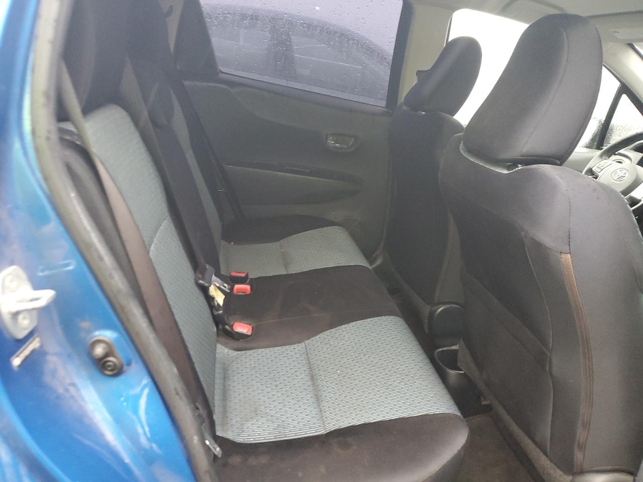2012 Toyota Yaris - Image 10