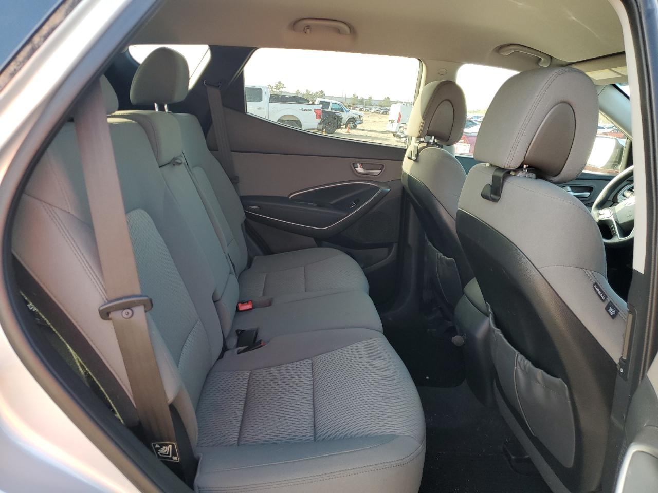 2018 Hyundai Santa Fe - Image 11