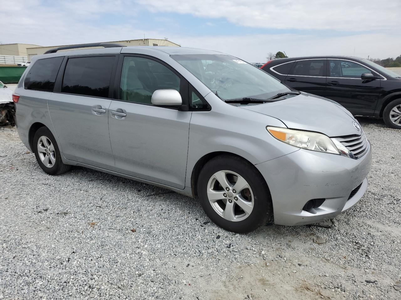 2015 Toyota Sienna - Image 4