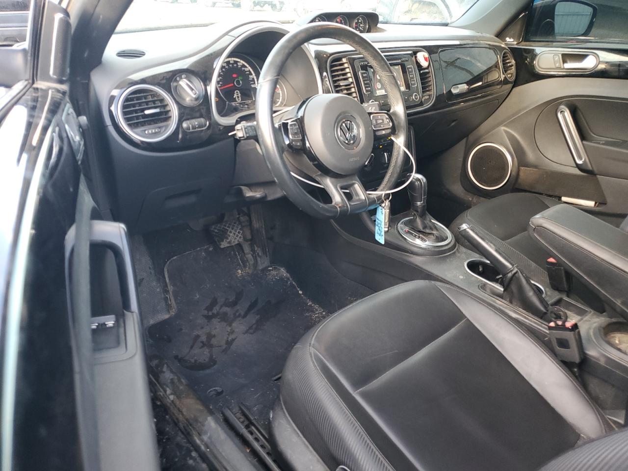 2013 Volkswagen Beetle - Image 8