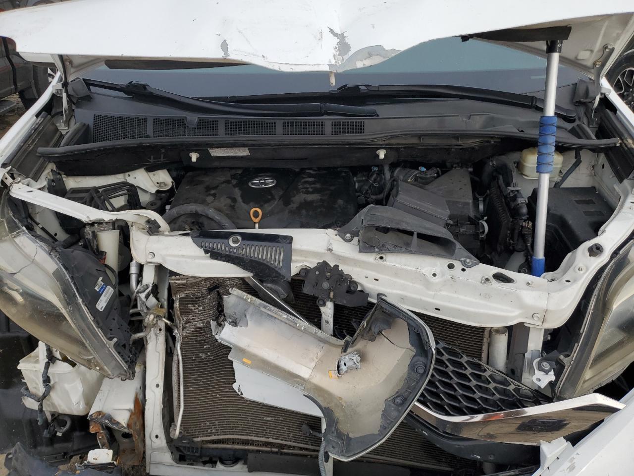 2017 Toyota Sienna - Image 12