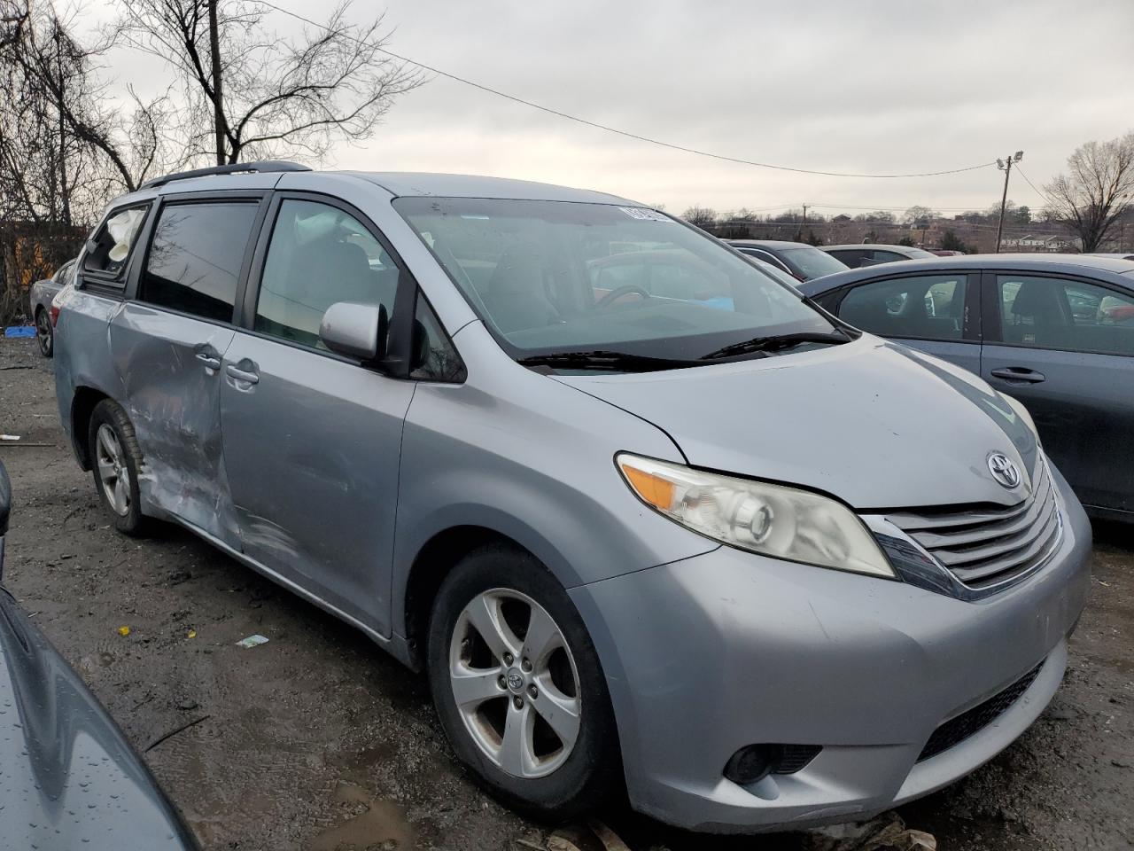 2015 Toyota Sienna - Image 4
