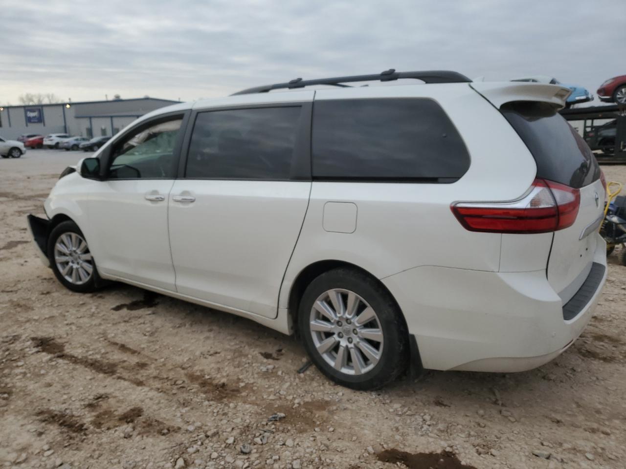 2017 Toyota Sienna - Image 2