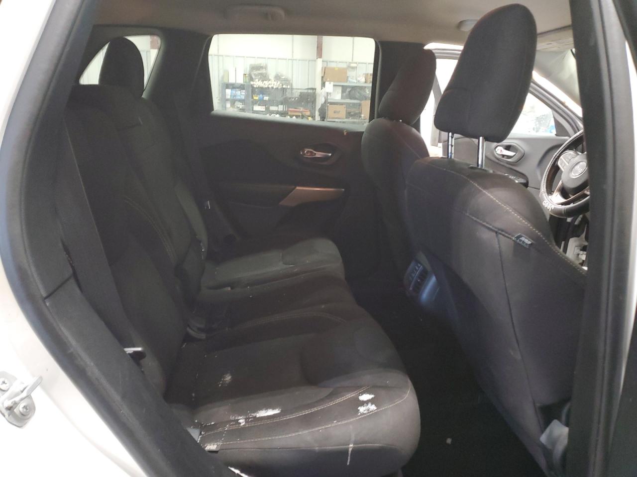 2017 Jeep Grand Cherokee - Image 10
