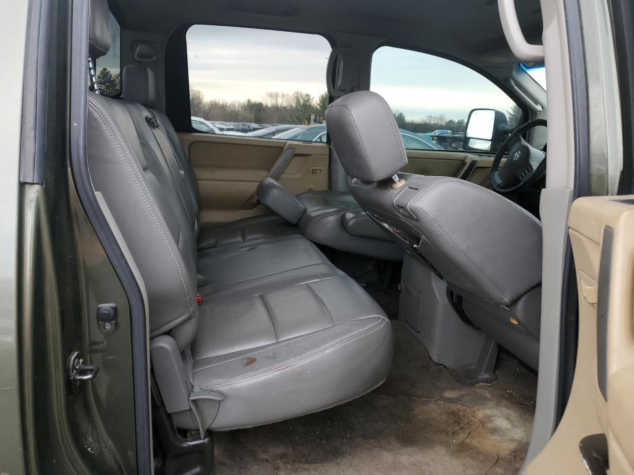 2004 Nissan Titan - Image 10
