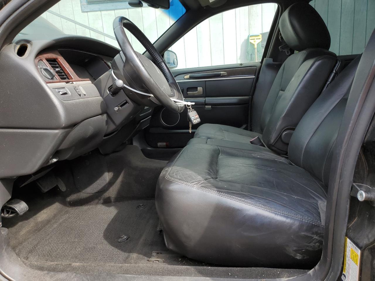 2011 Lincoln Town Car - Image 7
