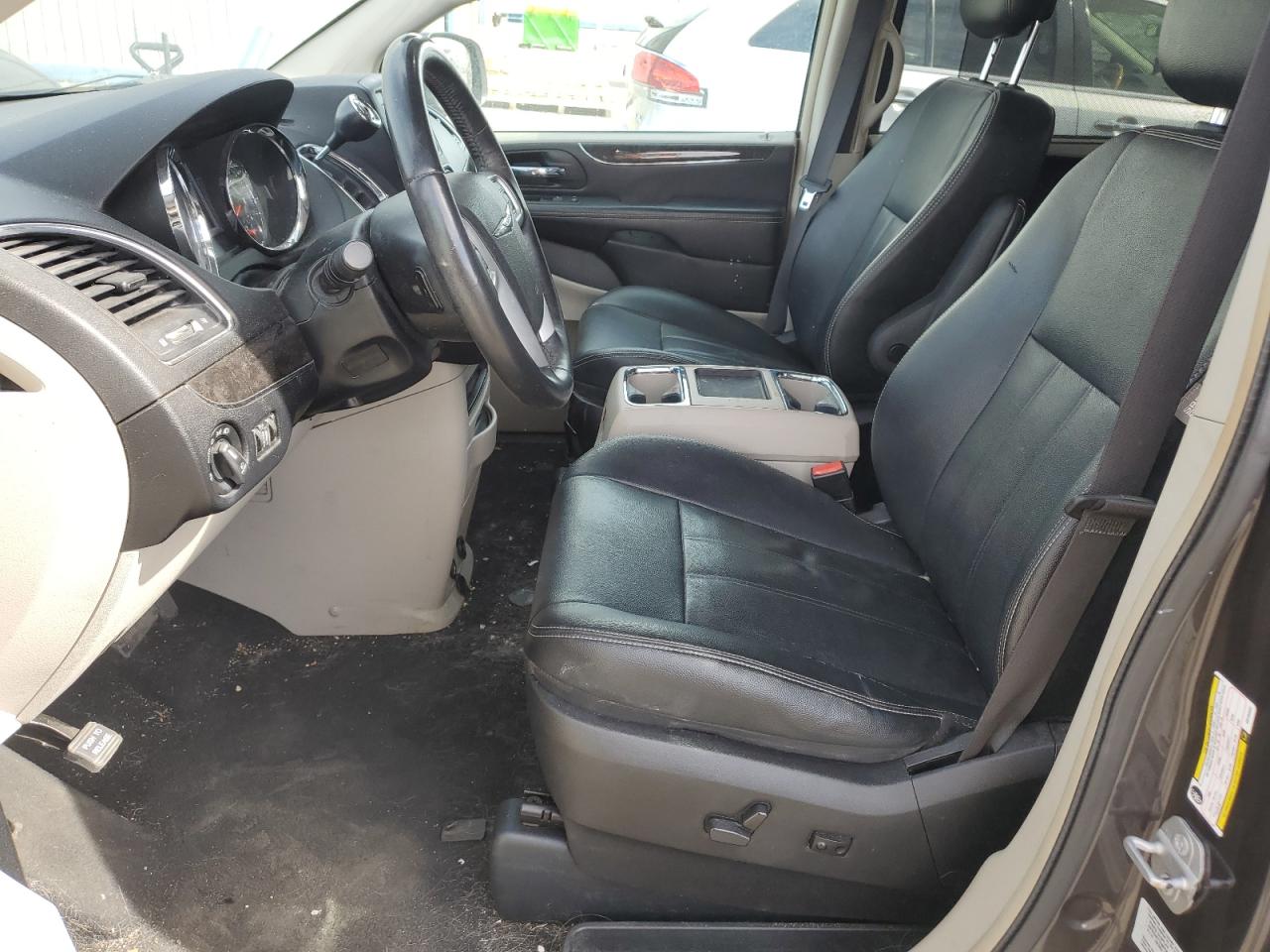2016 Chrysler Town & Country - Image 7