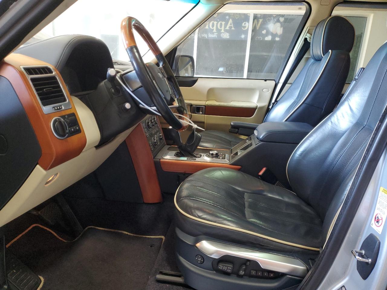 2011 Land Rover Range Rover - Image 7