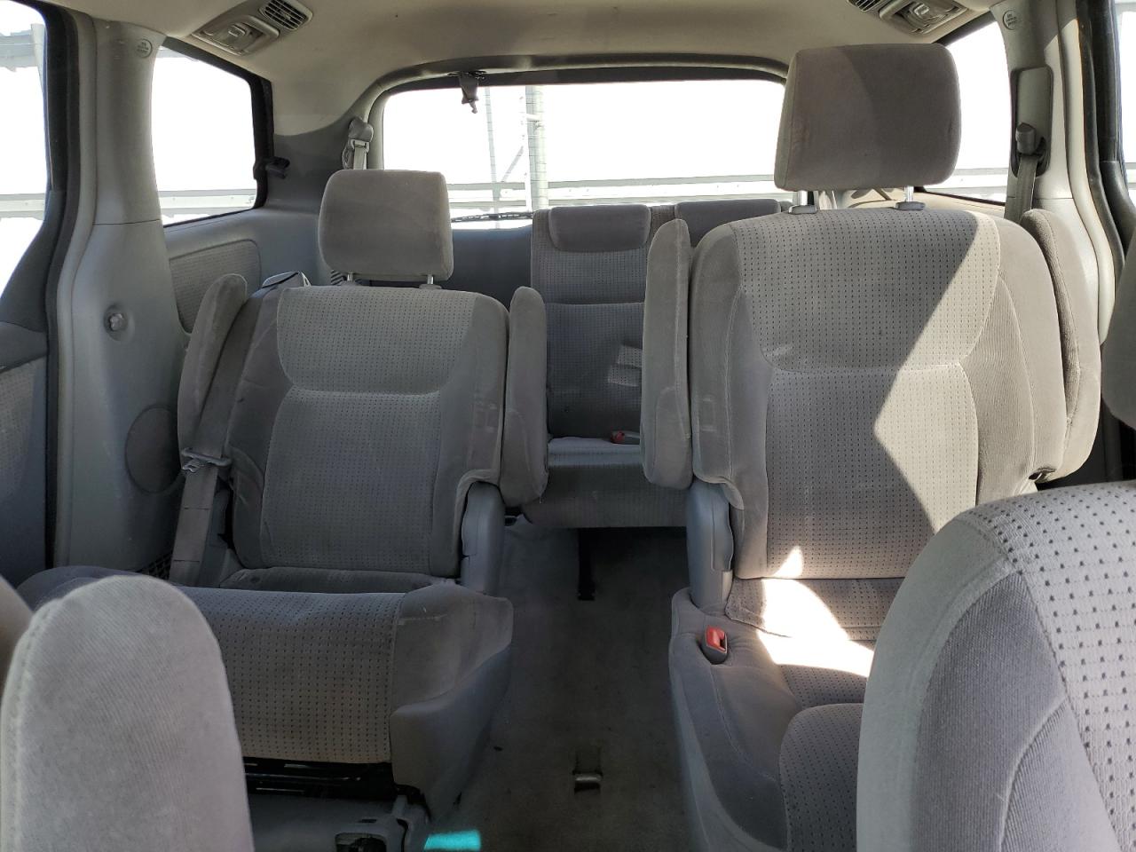 2008 Toyota Sienna - Image 10