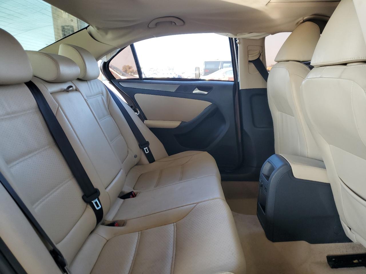 2014 Volkswagen Jetta - Image 10
