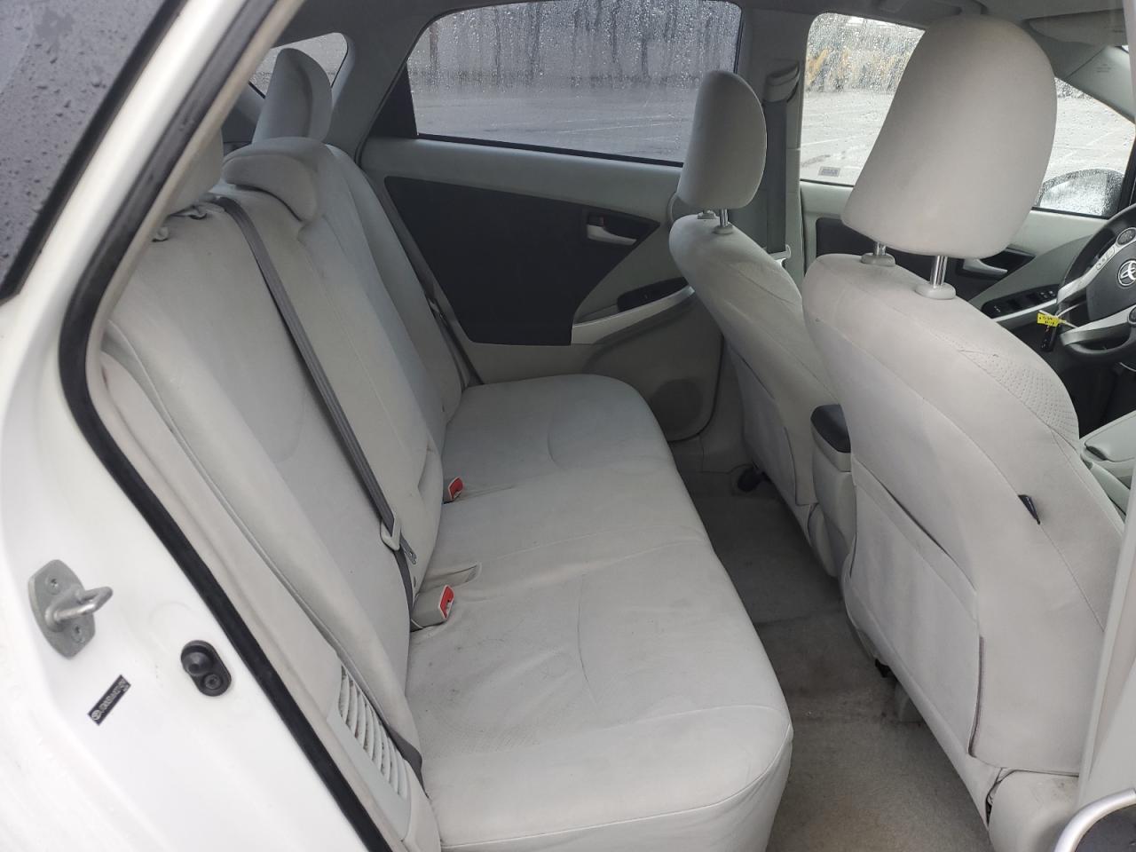 2010 Toyota Prius - Image 11