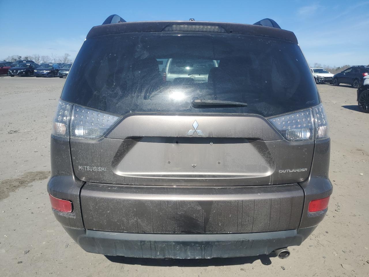 2012 Mitsubishi Outlander - Image 6